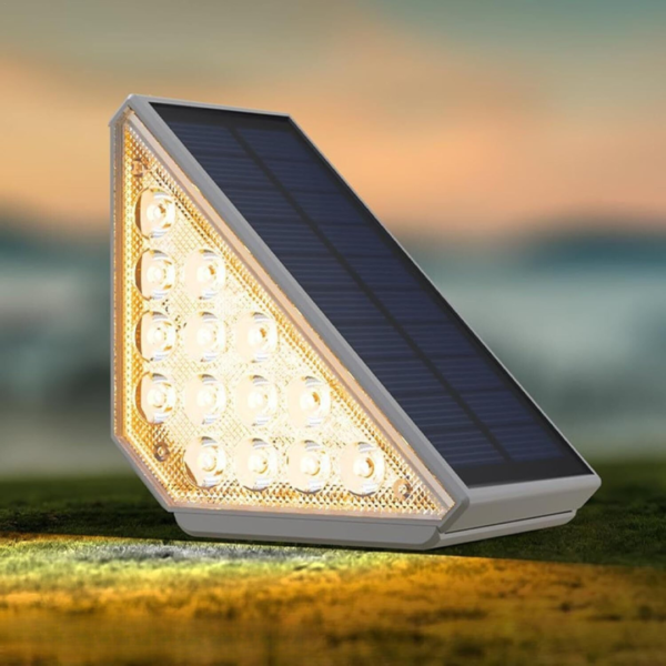 Триаголни соларни LED светилки – сет од 4